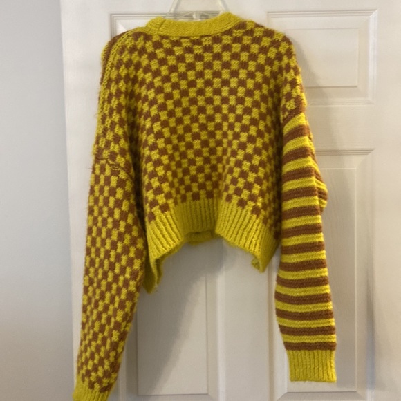 ZARA Sweater size M length 19” bust 48” see photos for colors front buttons - Picture 5 of 12